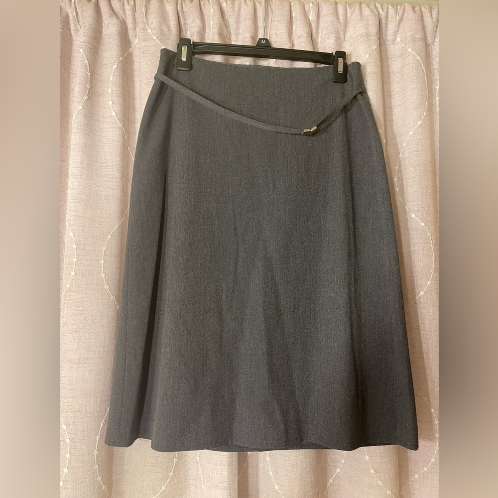 Woman stretch skirt makes you enjoy walking around with confidence